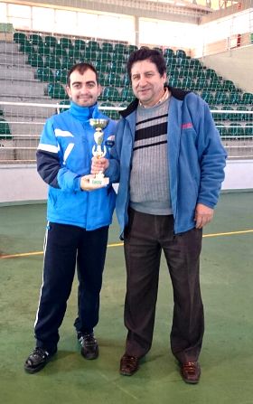 Posando con el ltimo trofeo logrado, el tercer puesto en la Copa de Navidad 2013/2014